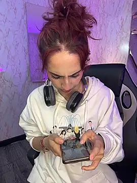 Chat +18 de Elodiee_Roussee ao vivo