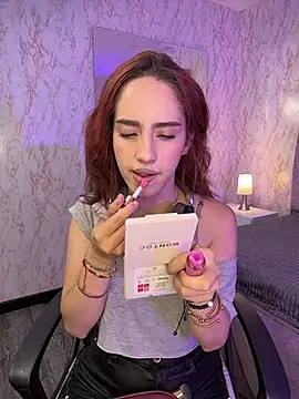 Elodiee_Roussee's Webcam Show