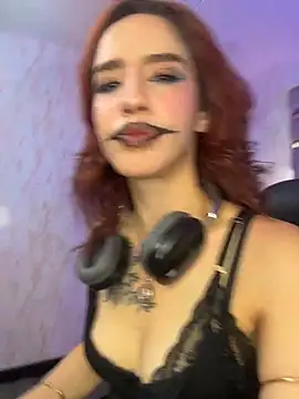 Chat XXX en directo de Elodiee_Roussee