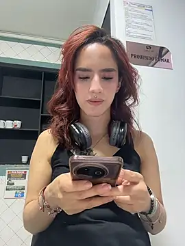 Živý XXX chat Elodiee_Roussee