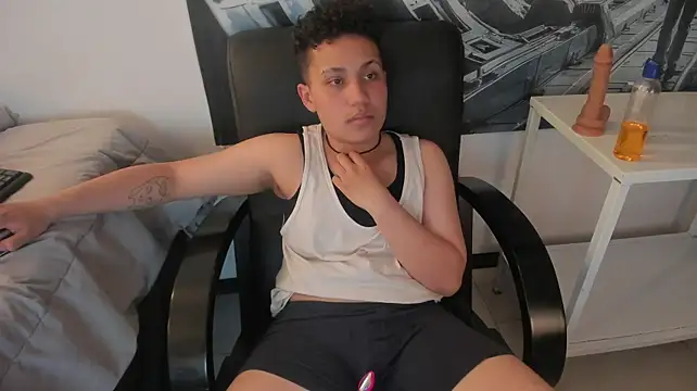 Show modela BullSmoke19 na web-kameri