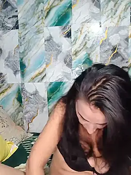 Show modela SQUIRT_MILF_PVT na web-kameri