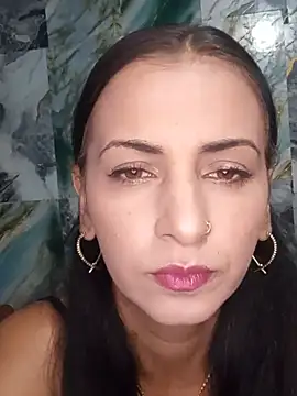 Pokazy przed kamerką – SQUIRT_MILF_PVT