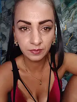 Show modela SQUIRT_MILF_PVT na web-kameri