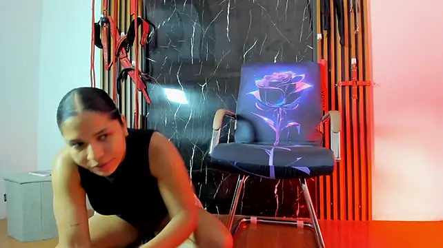 Maison-velvetbdsm Show in webcam