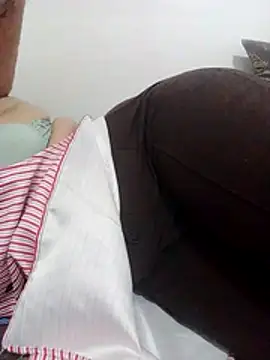 Farah-_nono Show in webcam