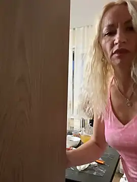 NataliMurr: διαδικτυακό σόου στην κάμερα