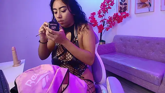 Chloe_hyde Adlı Modelin Canlı XXX Sohbeti