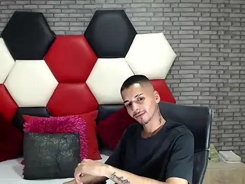 Pokazy przed kamerką – Thristan05