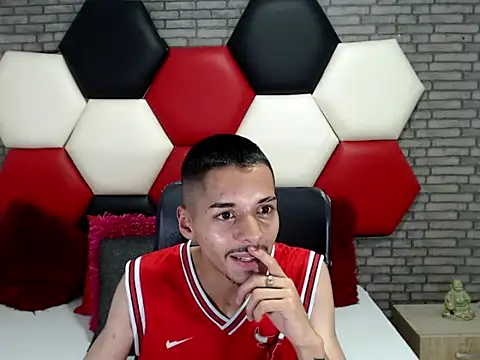 Thristan05 Show in webcam