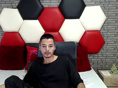 Thristan05 Show in webcam