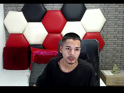 Thristan05 Show in webcam