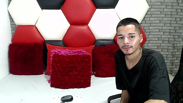 Show modela Thristan05 na web-kameri