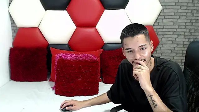Show modela Thristan05 na web-kameri