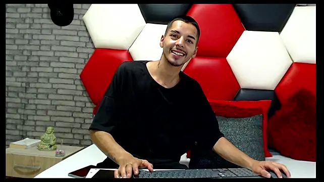 Thristan05 Show in webcam