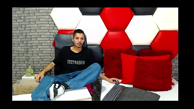 Show modela Thristan05 na web-kameri