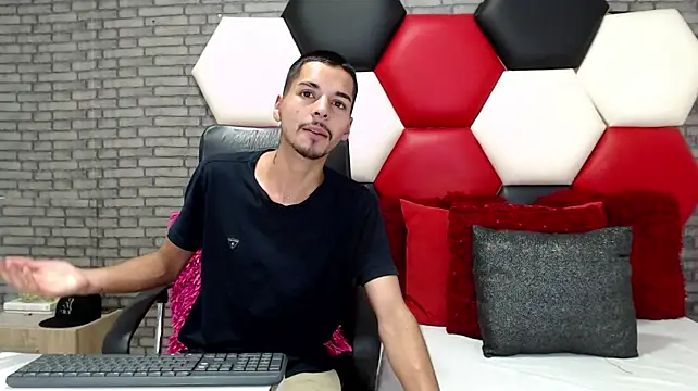 Pertunjukan Kamera Web Thristan05