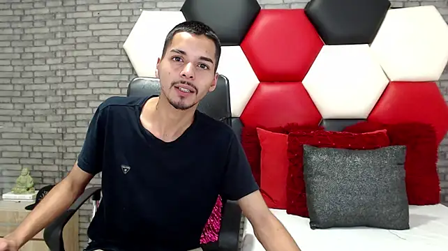 Show modela Thristan05 na web-kameri