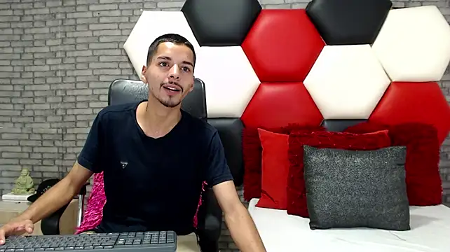 Show modela Thristan05 na web-kameri