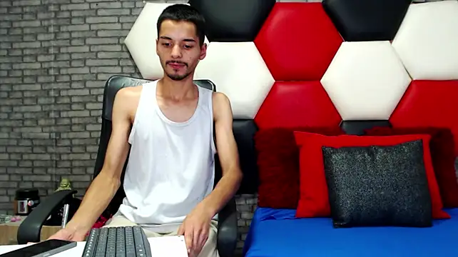 Thristan05 在線直播表演