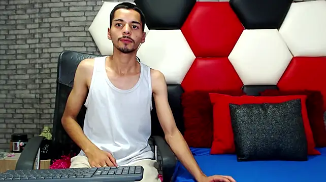 Thristan05's Webcam Show