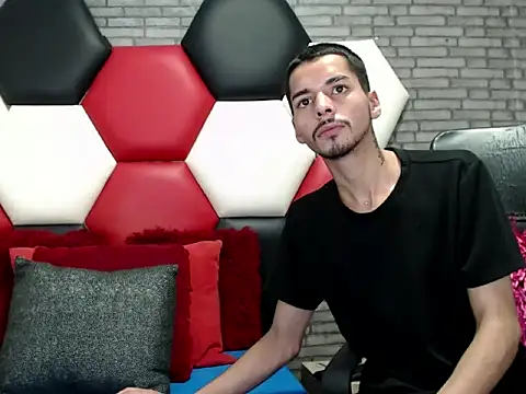 Thristan05 网络视讯表演