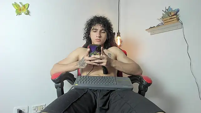 Show modela JackSavage_ na web-kameri