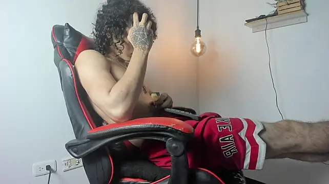 JackSavage_ Show in webcam