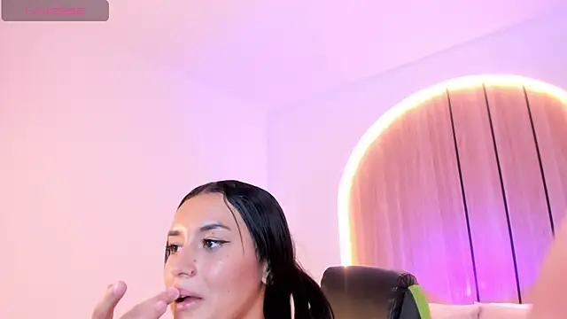 evelyn_rummage Show in webcam