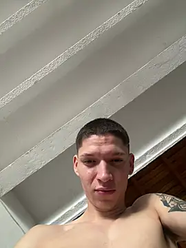 Benjamin_2002 – webcam-show
