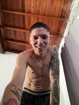 Benjamin_2002 Webcam Show