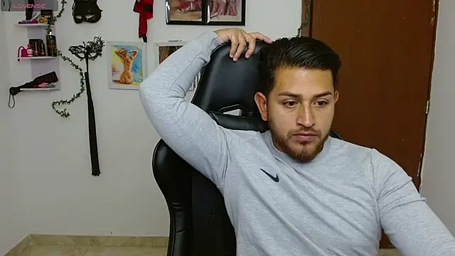 Jasson_Storm: διαδικτυακό σόου στην κάμερα