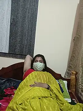 Devi_Tina: διαδικτυακό σόου στην κάμερα