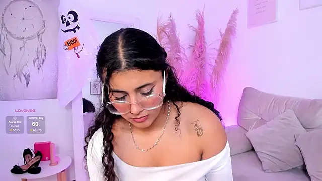 Chat +18 de Sophi_oconner ao vivo