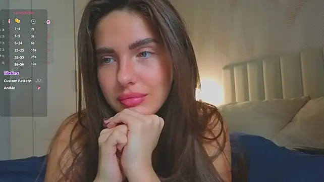 BellaHome live XXX chat