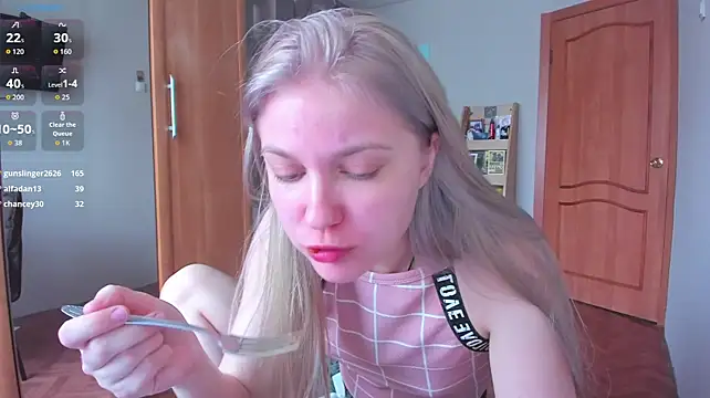 Chat +18 de Tiny_Kiss ao vivo