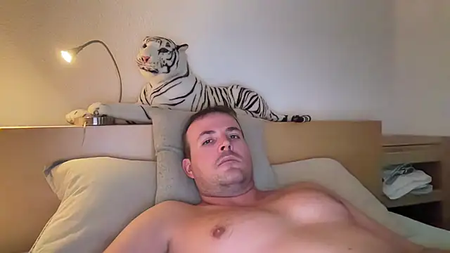 LucaWilde Webcam Show