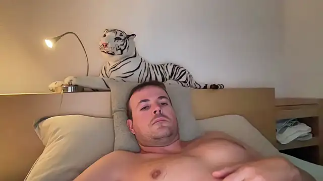 LucaWilde webcam show