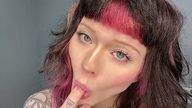 ShadowBarbie's Live Sex Cam Show