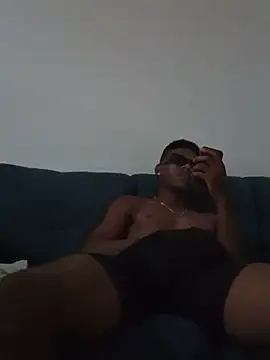 GurlzLuvJaayBangz – webcam-show