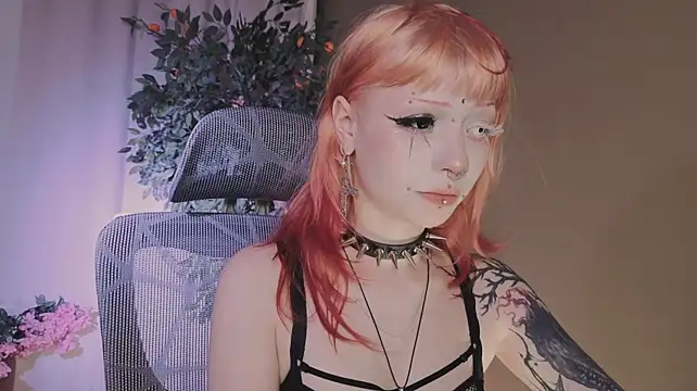 Show modela EffieRay na web-kameri