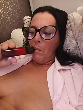 VelvetNaughty-Shem Show in webcam
