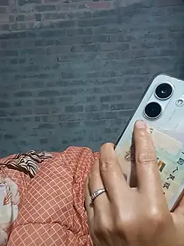Linda-04 Show Webcam