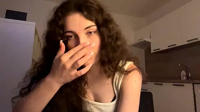 Show modela LisetteGhazvini na web-kameri