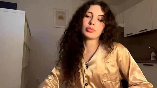 Show modela LisetteGhazvini na web-kameri