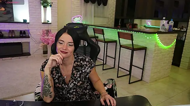 Show modela kissiikate na web-kameri