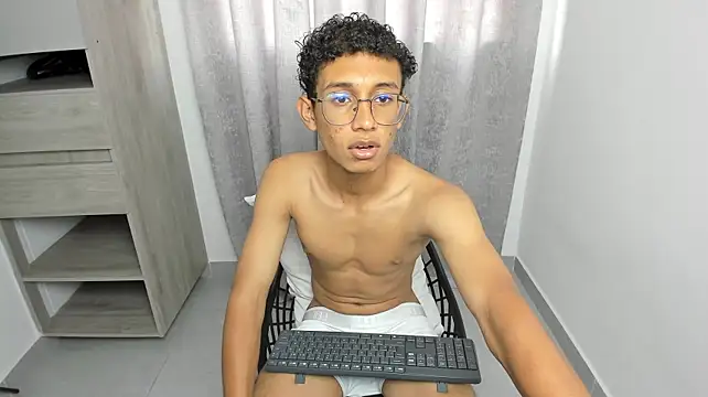 Pokazy przed kamerką – SexyDany10