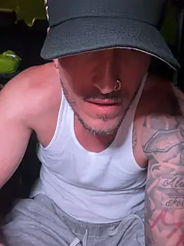 LueVille6 – webcam-show