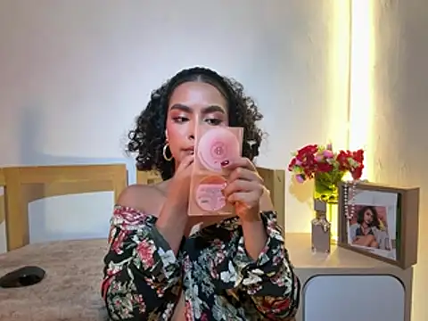 Show modela TamaraMontielP na web-kameri