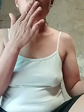 Lily_sexxy4233's Live Chat Room